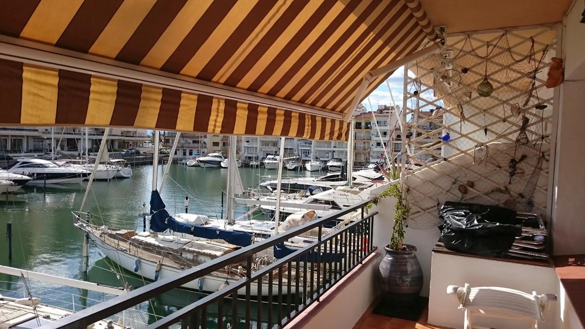 Lägenhet Bel Appartement Renove Sur La Marina Empuriabrava